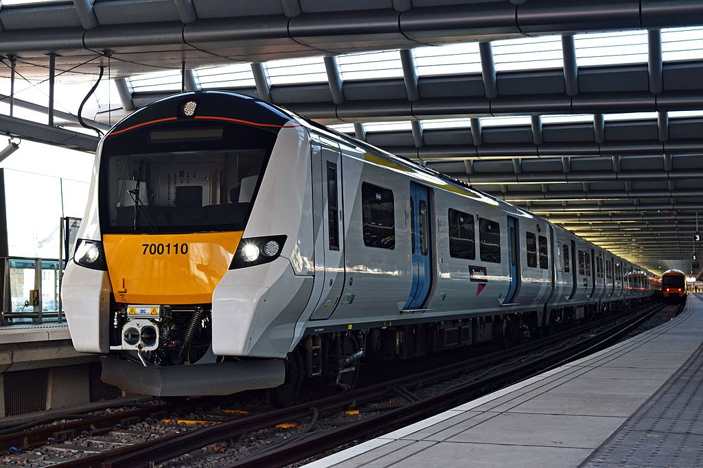 class 700 desiro city at london blackfriars